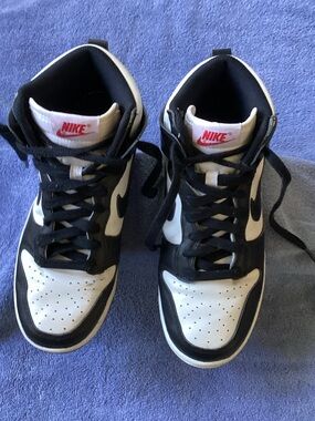 NIKE
DUNK HIGH
